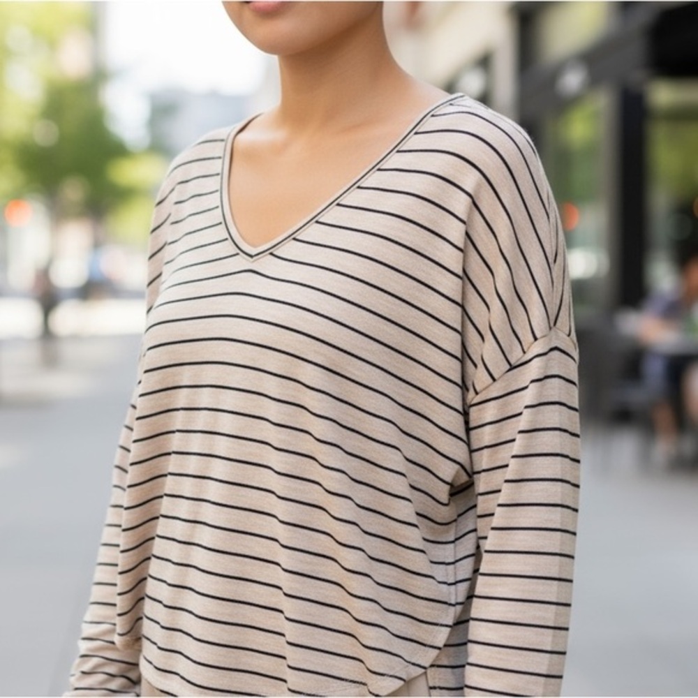 Madewell Womens High Low Soft
Heathered Brown Striped Long Sleeve size XL